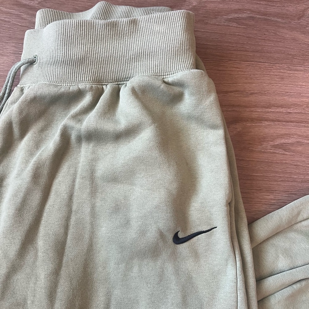 Nike Women's Sage Green Fleece Jogger Pants - Picture 4 of 6